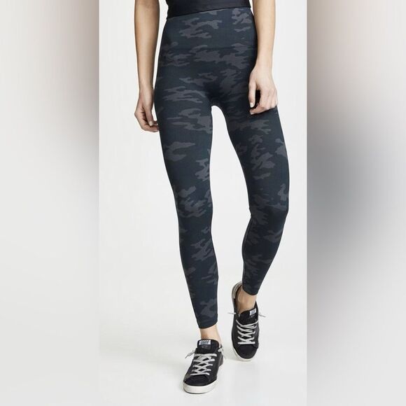 SPANX Pants - NWT Spanx Look at Me Now Seamless Leggings in Black Camo